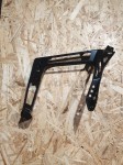 Wspornik, mocowanie podstopnicy lewy SUPPORT-FOOTREST MACH LH GBLK 5143787-067(1)