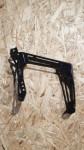 Wspornik, mocowanie podstopnicy prawy, czarny połysk SUPPORT-FOOTREST MACH RH GBLK 55143788-067