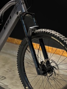 Rower elektryczny górski  używany ATOM EA822 rozmiar MD