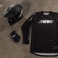 4-low-gloves_Black.06.webp