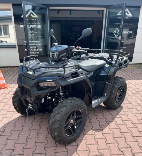 POLARIS SPORTSMAN 570 EPS - ONYX BLACK LE TRACTOR (26') Lewy przód.jpeg