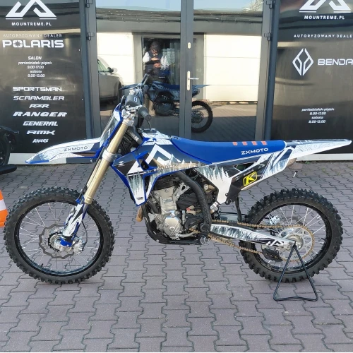 zxmoto_mx_250_blue_bok_przed_salonem.jpg