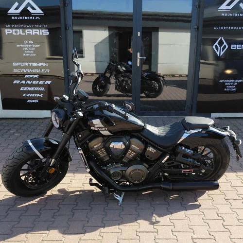 benda_rock_707_knight_black_demo_przed_salonem.webp